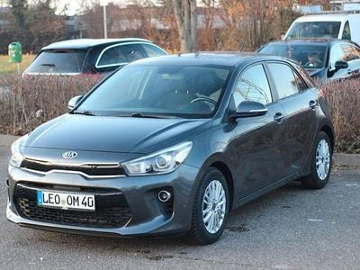 Grau Gebraucht 2018 Kia Rio DREAM-TEAM Edition Limousine | 10.900 € (Fairer Preis)