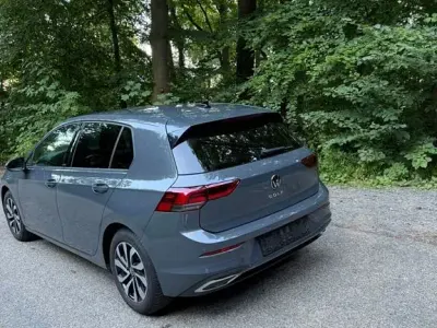 Gebraucht VW Golf VIII Life 131 PS (96 kW) 2021 Grau Kombi