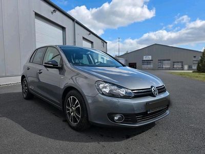 Gebraucht VW Golf VII Match 105 PS (77 kW) 2012 Grau Limousine