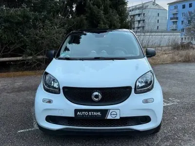 Używany Smart ForFour Basis 71 KM (52 kW) 2019 Biały Hatchback