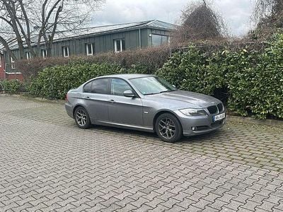 Gebraucht BMW 318 143 PS (105 kW) 2010 Grau Limousine