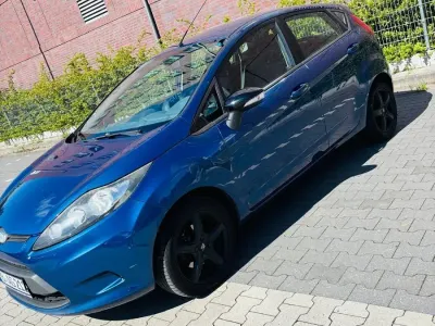 Gebraucht Ford Fiesta 101 PS (74 kW) 2009 Blau Kleinwagen