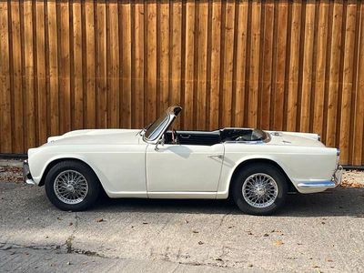 Weiß Gebraucht 1963 Triumph TR4 Cabrio | 24.900 €
