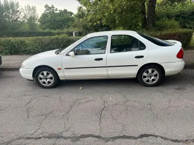 Gebraucht Ford Mondeo 131 PS (96 kW) 1999 Weiß Limousine