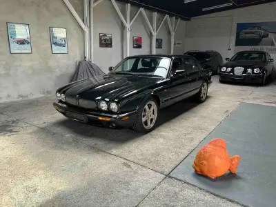 Second-hand Jaguar XJR 363 CP (266 kW) 2001 Negru Berlinǎ
