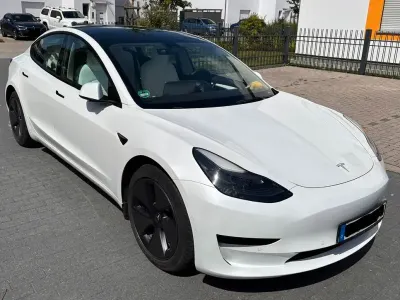 Gebraucht Tesla Model 3 Standard Range 239 kW (325 PS) 2022 Weiß Limousine
