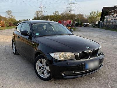 Gebraucht BMW 116 122 PS (89 kW) 2011 Schwarz Kleinwagen