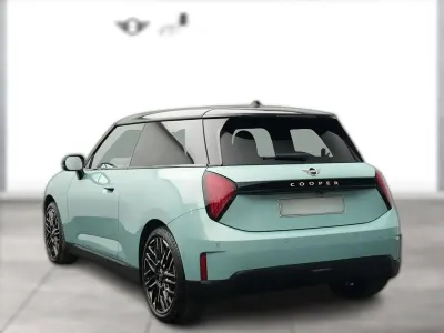 Usata Mini Cooper Favoured 135 kW (184 CV) 2025 Verde Utilitaria
