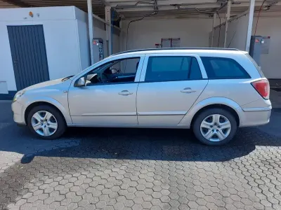 Gebraucht Opel Astra Edition 105 PS (77 kW) 2006 Silber Limousine