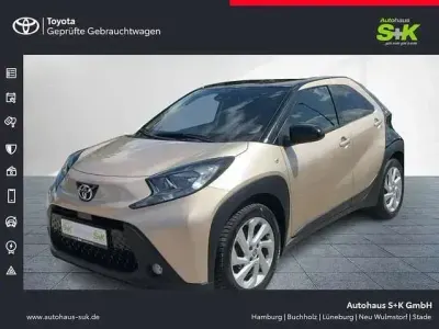 Gebraucht Toyota Aygo X Pulse 72 PS (52 kW) 2022 Ginger beige (4u9)/ black mica SUV