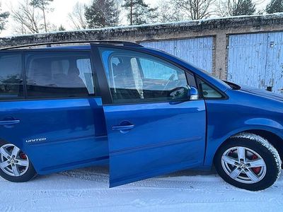Grün Gebraucht 2009 VW Touran Sportline Van / Kleinbus | 5.500 € (Fairer Preis)