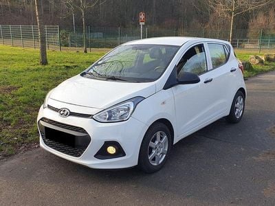Gebraucht Hyundai i10 67 PS (49 kW) 2016 Weiß Kleinwagen