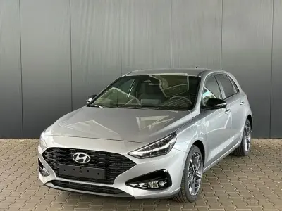 Neu Hyundai i30 Comfort 100 PS (73 kW) 2025 Silber