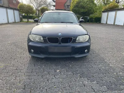 Gebraucht BMW 118 122 PS (89 kW) 2009 Schwarz Kleinwagen