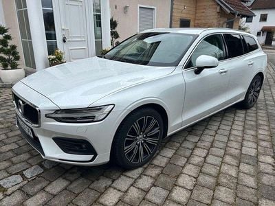 Gebraucht Volvo V60 Momentum 197 PS (144 kW) 2020 Weiß Kombi