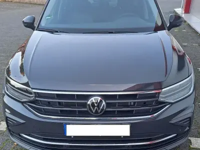 Używany VW Tiguan Life 150 KM (110 kW) 2023 Szary SUV