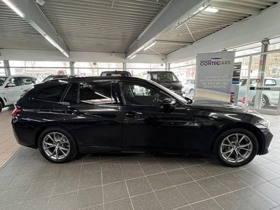 Schwarz Gebraucht 2022 BMW 318 Shadowline Kombi | 26.700 € (Fairer Preis)