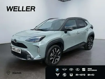 Gebraucht Toyota Yaris Cross Edition 131 PS (96 kW) 2024 Urban khaki / dach schwarz SUV