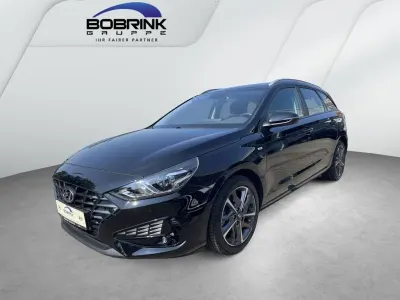 Gebraucht Hyundai i30 Trend 159 PS (116 kW) 2022 Schwarz Kombi