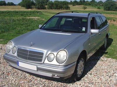 Usata Mercedes E320 Elegance 305 CV (224 kW) 1997 Argento Station wagon