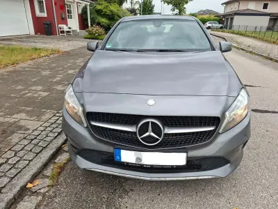 Gebraucht Mercedes A180 Style 122 PS (89 kW) 2017 Grau Kleinwagen