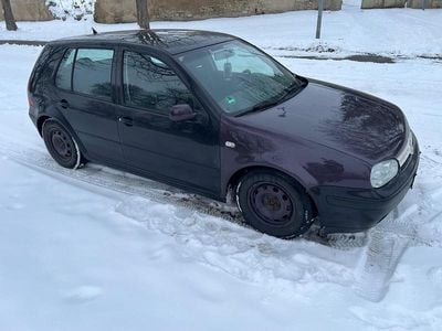 Schwarz Gebraucht 2001 VW Golf Limousine | 1.649 € (Fairer Preis)