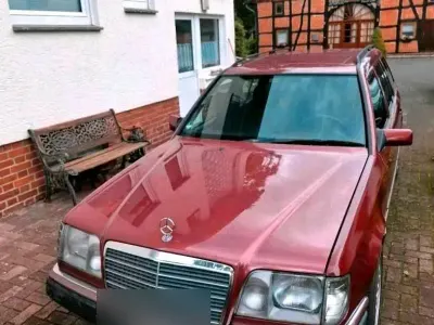 Gebraucht Mercedes E220 150 PS (110 kW) 1994 Rot Kombi
