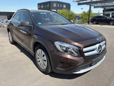 Usata Mercedes GLA200 Style 156 CV (114 kW) 2015 Marrone SUV