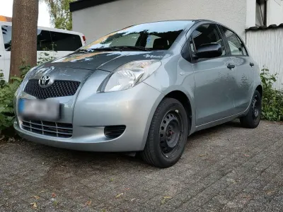 Gebraucht Toyota Yaris 69 PS (50 kW) 2009 Grau Kleinwagen