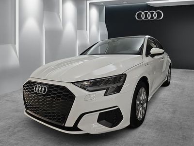 Ibisweiß Gebraucht 2022 Audi A3 Sportback e-tron Basis Kleinwagen | 27.900 € (Teuer)