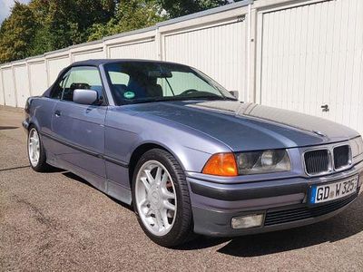 Silber Gebraucht 1994 BMW 325 Cabriolet M Sport Cabrio | 10.000 €
