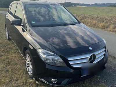 Schwarz Gebraucht 2014 Mercedes B180 Van / Kleinbus | 7.350 € (Fairer Preis)