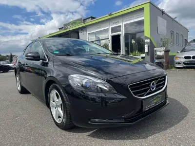 Gebraucht Volvo V40 Momentum 114 PS (83 kW) 2013 Black solid (stone) / solid Kombi