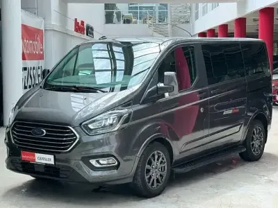 Gebraucht Ford Tourneo Custom Titanium 117 PS (86 kW) 2021 Grau Van
