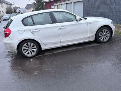 Gebraucht BMW 116 122 PS (89 kW) 2010 Weiß Kleinwagen