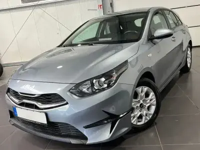 Gebraucht Kia Ceed 120 PS (88 kW) 2022 Sirius silver Kleinwagen