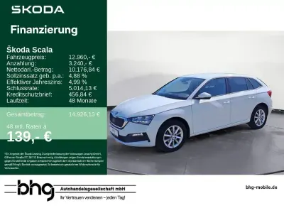 Gebraucht Skoda Scala Ambition 116 PS (85 kW) 2019 Moonweiß perleffekt Kleinwagen