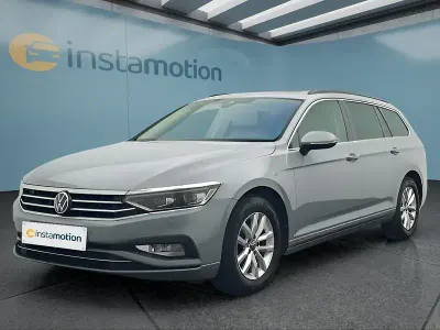 Gebraucht VW Passat 150 PS (110 kW) 2023 Grau Kombi