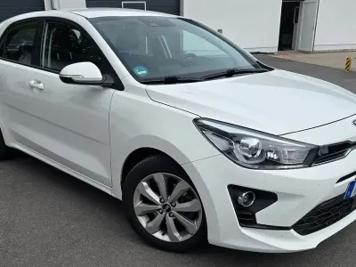 Gebraucht Kia Rio Vision 101 PS (74 kW) 2021 Weiß Limousine