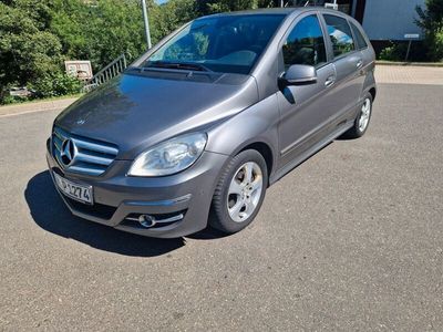 Mercedes B200
