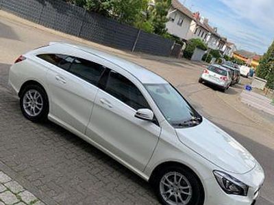 Gebraucht Mercedes CLA180 Shooting Brake 109 PS (80 kW) 2016 Weiß Kombi