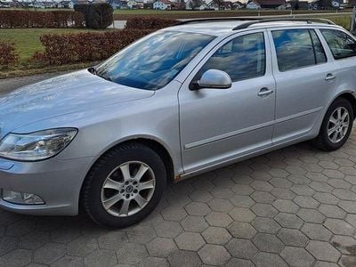 Gebraucht Skoda Octavia Ambiente 122 PS (89 kW) 2011 Grau Kombi