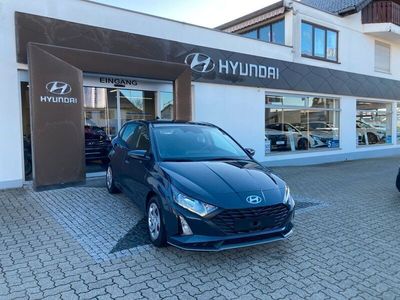 Grau Gebraucht 2024 Hyundai i20 Select Limousine | 18.790 € (Fairer Preis)