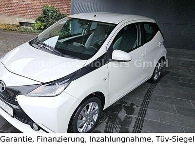 Gebraucht Toyota Aygo 69 PS (50 kW) 2014 Weiß Kleinwagen