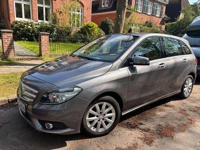 Usata Mercedes B180 116 CV (85 kW) 2012 Grigio Monovolume