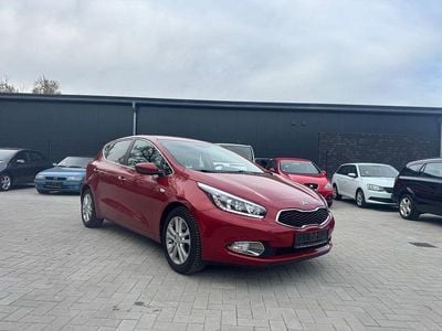 Second-hand Kia Ceed DREAM-TEAM Edition 99 CP (72 kW) 2013 Roșu Hatchback