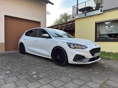 Gebraucht Ford Focus ST 280 PS (205 kW) 2019 Weiß Limousine