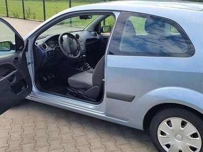Blau Gebraucht 2005 Ford Fiesta Limousine | 1.900 € (Fairer Preis)