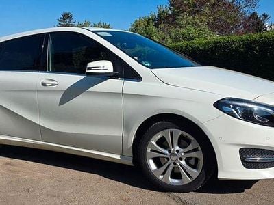 Usata Mercedes B200 136 CV (100 kW) 2016 Bianco Monovolume