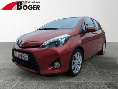 Usata Toyota Yaris Hybrid Club 101 CV (74 kW) 2012 Rosso Utilitaria